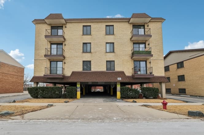 9815 Lawrence Ct, Unit 3AF, Schiller Park